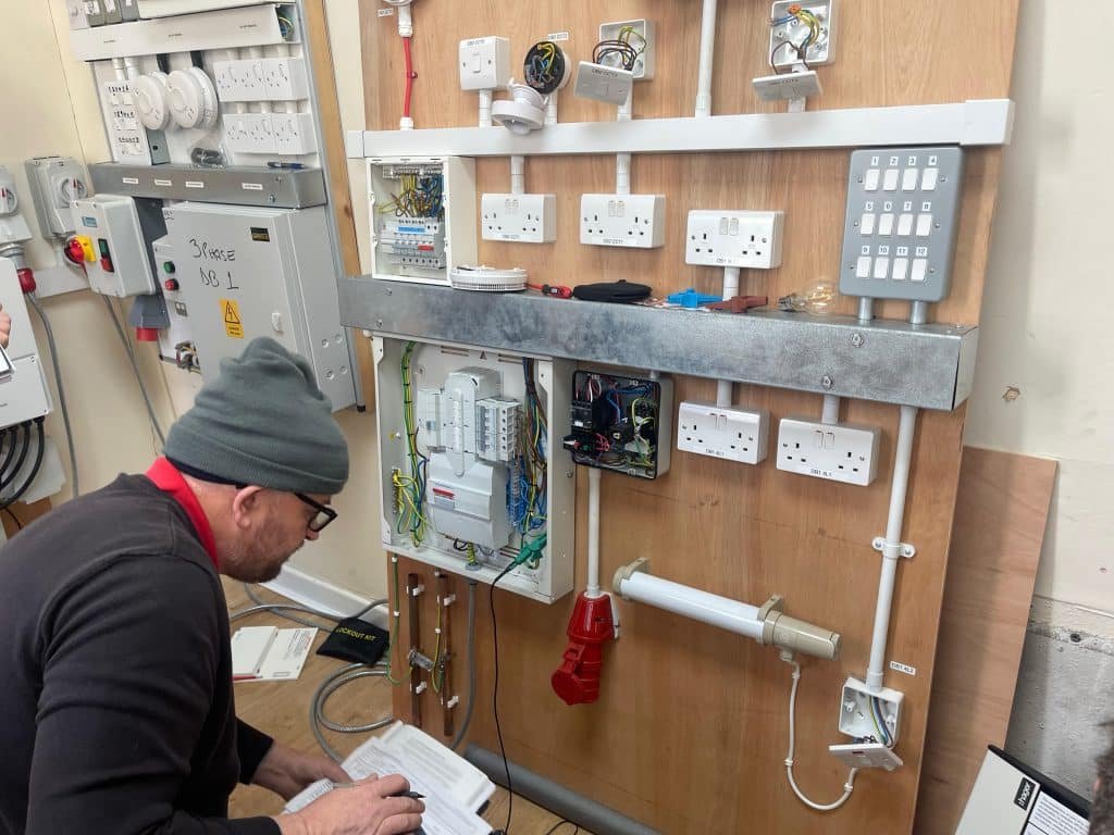 Professional Electrician Course - Image 2